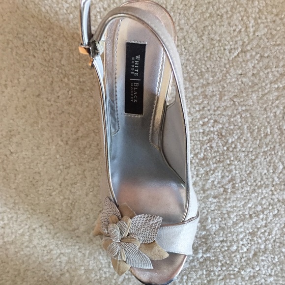 Like new! White House Black Market shoes - Picture 7 of 8